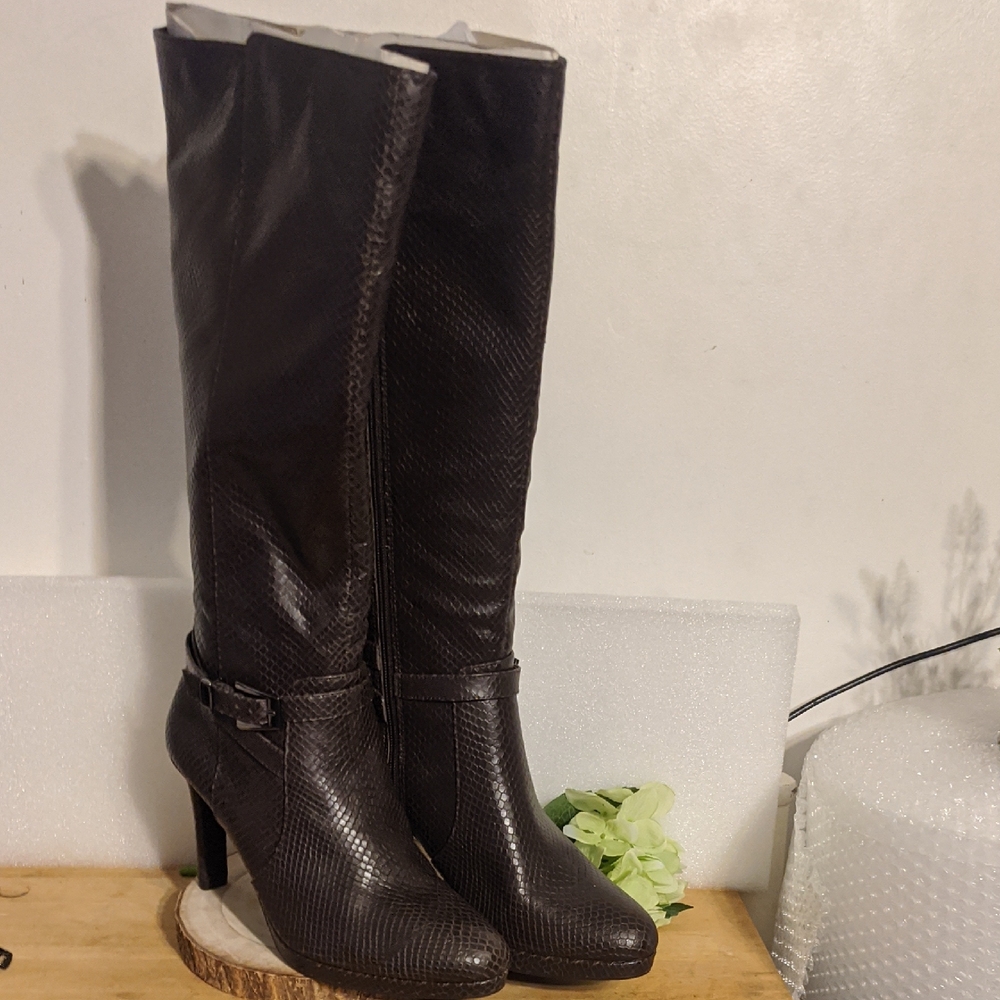 Naturalizer Taelynn Dark Brown Leather Textured Heeled Boots 10W
